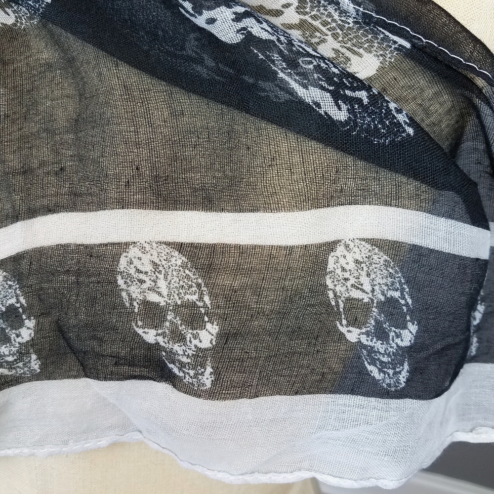 RESELLERS SPECIAL 7-pieces Skull Scarf - Picture 4 of 9
